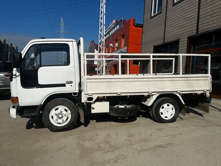 1993 Nissan Atlas, белый, 950000 рублей, вид 1