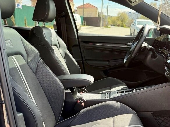2022 Volkswagen Golf VIII, серый, 2085000 рублей - вид 8