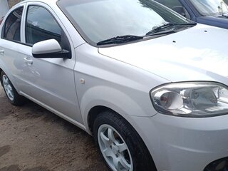 2011 Chevrolet Aveo I Рестайлинг, белый, 700000 рублей, вид 1