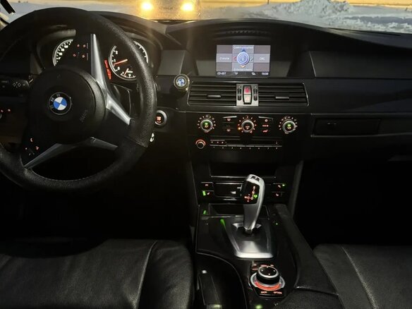 2009 BMW 5 серии 525i V (E60/E61) Рестайлинг, чёрный, 1400000 рублей - вид 18