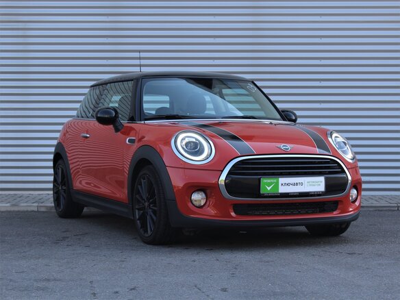 2018 Mini Hatch Cooper III (F55/F56) Рестайлинг, оранжевый - вид 2