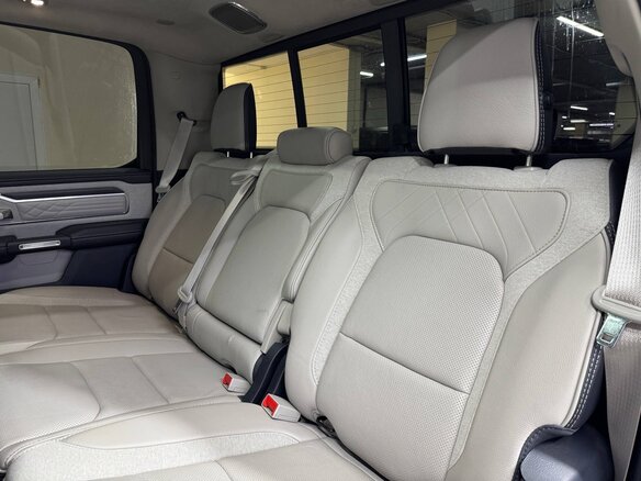 2023 Ram 1500 Crew Cab eTorque V, белый, 9990000 рублей - вид 31