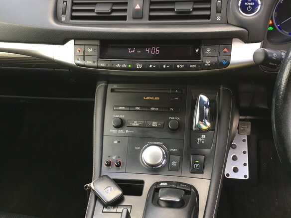 2011 Lexus CT 200h I, серебристый, 2900000 рублей - вид 4