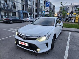 2017 Toyota Camry VII (XV50) Рестайлинг 2, белый, 1545000 рублей, вид 3