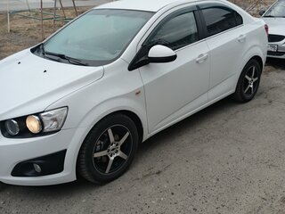 2014 Chevrolet Aveo II, белый, 900000 рублей, вид 4