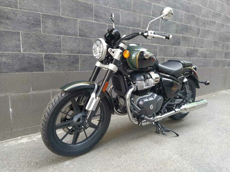 2024 Royal Enfield Super Meteor, зелёный, 764000 рублей, вид 4