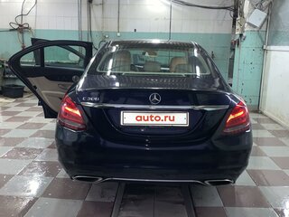 2015 Mercedes-Benz C-Класс 300 IV (W205), синий, 2200000 рублей, вид 3