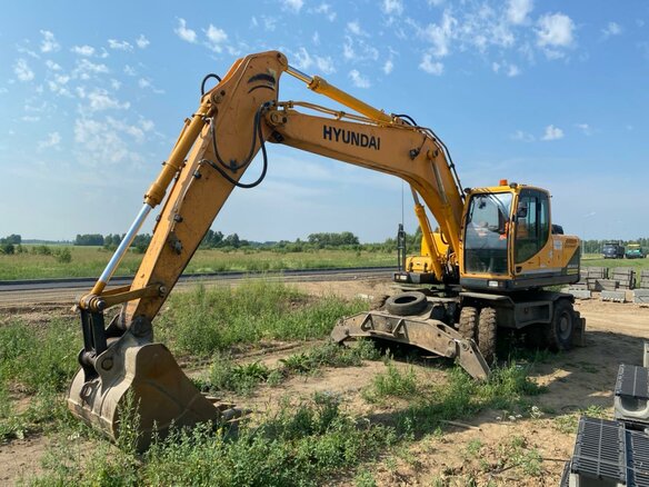 2013 Hyundai R210W, золотистый