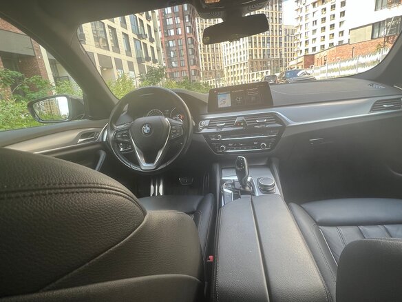 2019 BMW 5 серии 523i VII (G30/G31/G38), чёрный, 3650000 рублей - вид 6