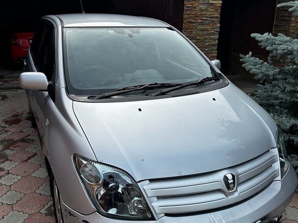 2002 Toyota Ist I, серебристый, 550000 рублей