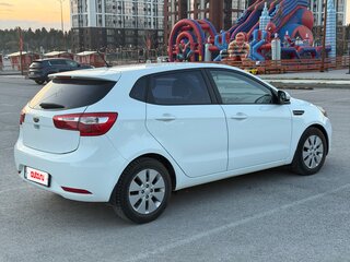 2014 Kia Rio 6-speed III, белый, 850000 рублей, вид 4