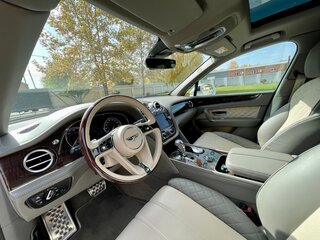 2019 Bentley Bentayga I, белый, 17000000 рублей, вид 4