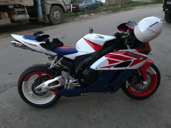2004 Honda CBR 1000 RR/RA Fireblade, красный, 600000 рублей - вид 3