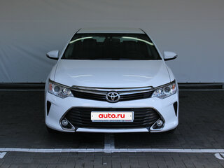 2017 Toyota Camry VII (XV50) Рестайлинг, белый, 1690000 рублей, вид 2