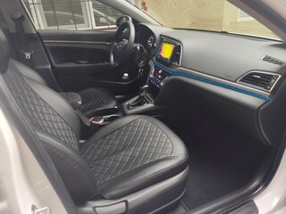 2017 Hyundai Elantra VI (AD), белый, 1550000 рублей, вид 4