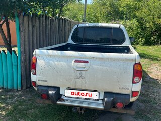 2015 Mitsubishi L200 Super Select IV Рестайлинг, белый, 1500000 рублей, вид 2