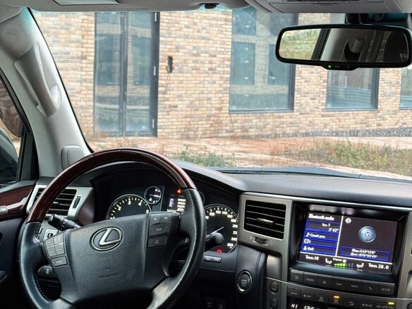 2013 Lexus LX 570 III Рестайлинг, белый, 4700000 рублей - вид 7
