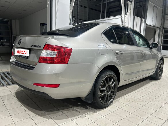 2013 Skoda Octavia III (A7), бежевый, 1250000 рублей - вид 4