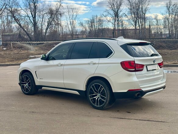 2014 BMW X5 35i III (F15), белый, 2900000 рублей - вид 4