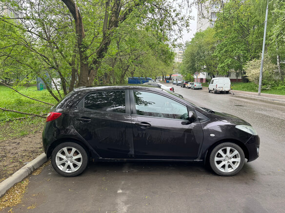 2011 Mazda 2 II Рестайлинг (DE2), фиолетовый, 800000 рублей - вид 3