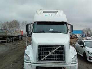 2003 Volvo VNL, белый, 4000000 рублей, вид 5