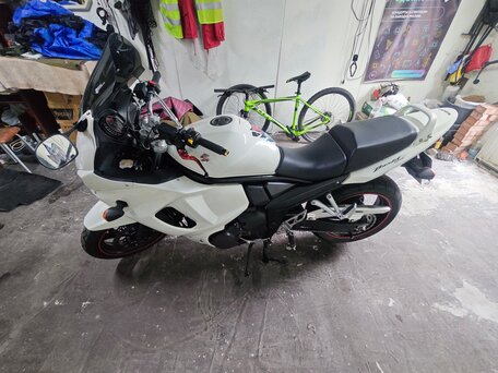 2011 Suzuki GSX 1250 FA, белый, 650000 рублей, вид 3