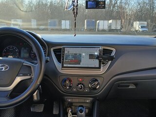 2017 Hyundai Solaris II, серебристый, 850000 рублей, вид 3