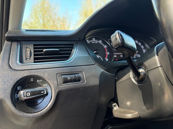 2018 Skoda Rapid I Рестайлинг, белый, 960000 рублей - вид 15