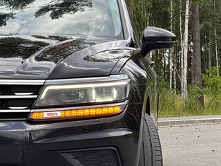 2017 Volkswagen Tiguan II, чёрный, 2700000 рублей, вид 2