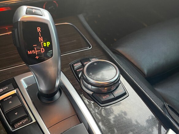 2010 BMW 7 серии Long 750Li xDrive V (F01/F02/F04), чёрный, 2100000 рублей - вид 6