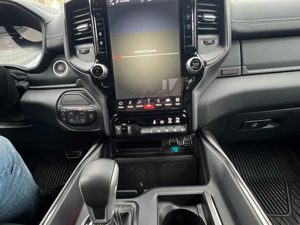 2023 Ram 1500 Quad Cab eTorque V, чёрный, 9150000 рублей - вид 19