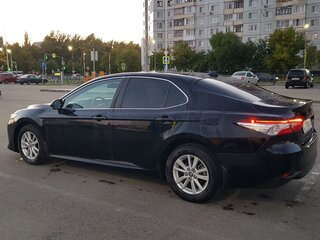 2020 Toyota Camry VIII (XV70), чёрный, 2450000 рублей, вид 4