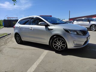 2012 Kia Rio 4-speed III, серебристый, 860000 рублей, вид 1