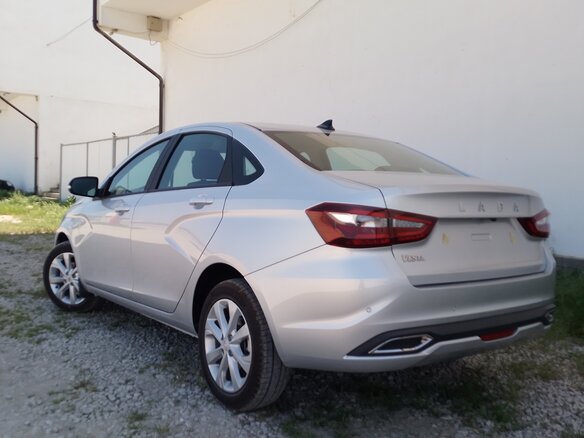 2024 Lada (ВАЗ) Vesta I Рестайлинг (NG), серебристый, 1335000 рублей - вид 9