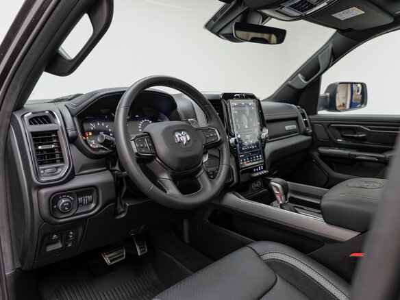 2024 Ram 1500 Crew Cab eTorque V, серый, 10990000 рублей - вид 14