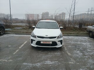 2020 Kia Rio IV, белый, 1180000 рублей, вид 1