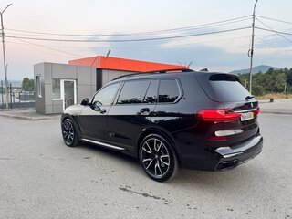 2020 BMW X7 40i I (G07), чёрный, 7550000 рублей, вид 4