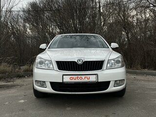 2011 Skoda Octavia II (A5) Рестайлинг, белый, 820000 рублей, вид 3