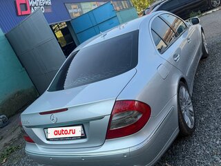 2007 Mercedes-Benz E-Класс 550 III (W211, S211) Рестайлинг, серебристый, 1400000 рублей, вид 3