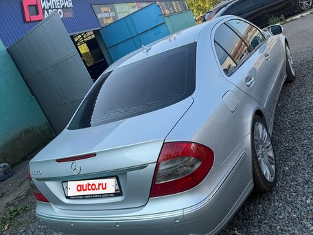 2007 Mercedes-Benz E-Класс 550 III (W211, S211) Рестайлинг, серебристый, 1400000 рублей, вид 3