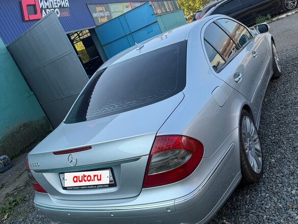 2007 Mercedes-Benz E-Класс 550 III (W211, S211) Рестайлинг, серебристый, 1400000 рублей - вид 2