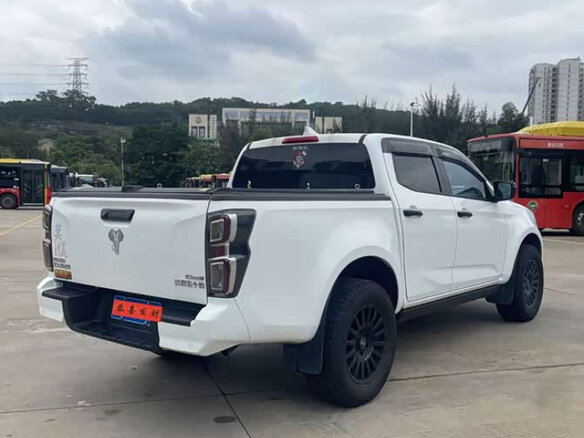 2023 Isuzu D-Max III, белый - вид 3