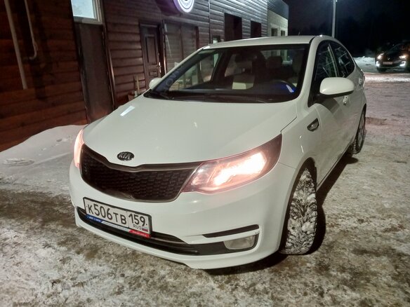 2017 Kia Rio III Рестайлинг, белый, 970000 рублей - вид 3