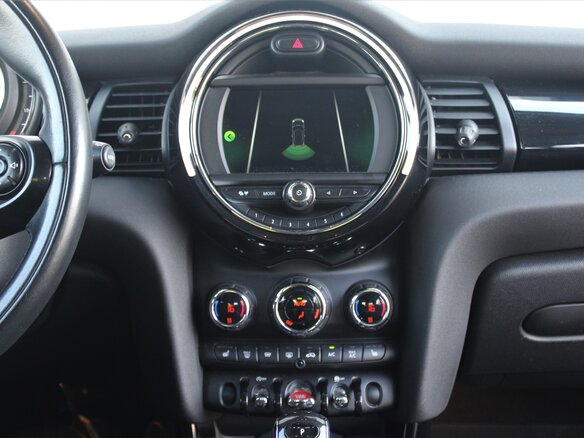 2018 Mini Hatch Cooper III (F55/F56) Рестайлинг, оранжевый - вид 14