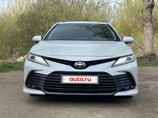 2021 Toyota Camry VIII (XV70) Рестайлинг, белый, 4399999 рублей, вид 2