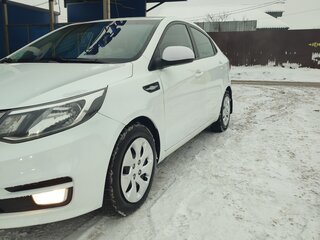2017 Kia Rio III Рестайлинг, белый, 1100000 рублей, вид 1