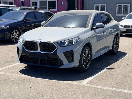 2025 BMW X2 sDrive20i II (U10), серый, 7150000 рублей, вид 3