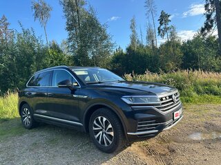 2020 Volkswagen Touareg III, чёрный, 4900000 рублей, вид 3