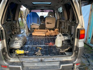 1995 Mitsubishi Delica IV, серый, 950000 рублей, вид 3