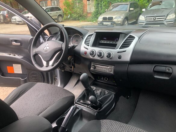 2014 Mitsubishi L200 Super Select IV Рестайлинг, серебристый - вид 7